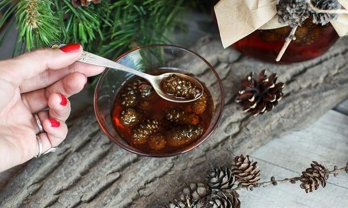 Tinktur auf Basis von Kiefernknospen zur Behandlung der zervikalen Osteochondrose zu Hause.